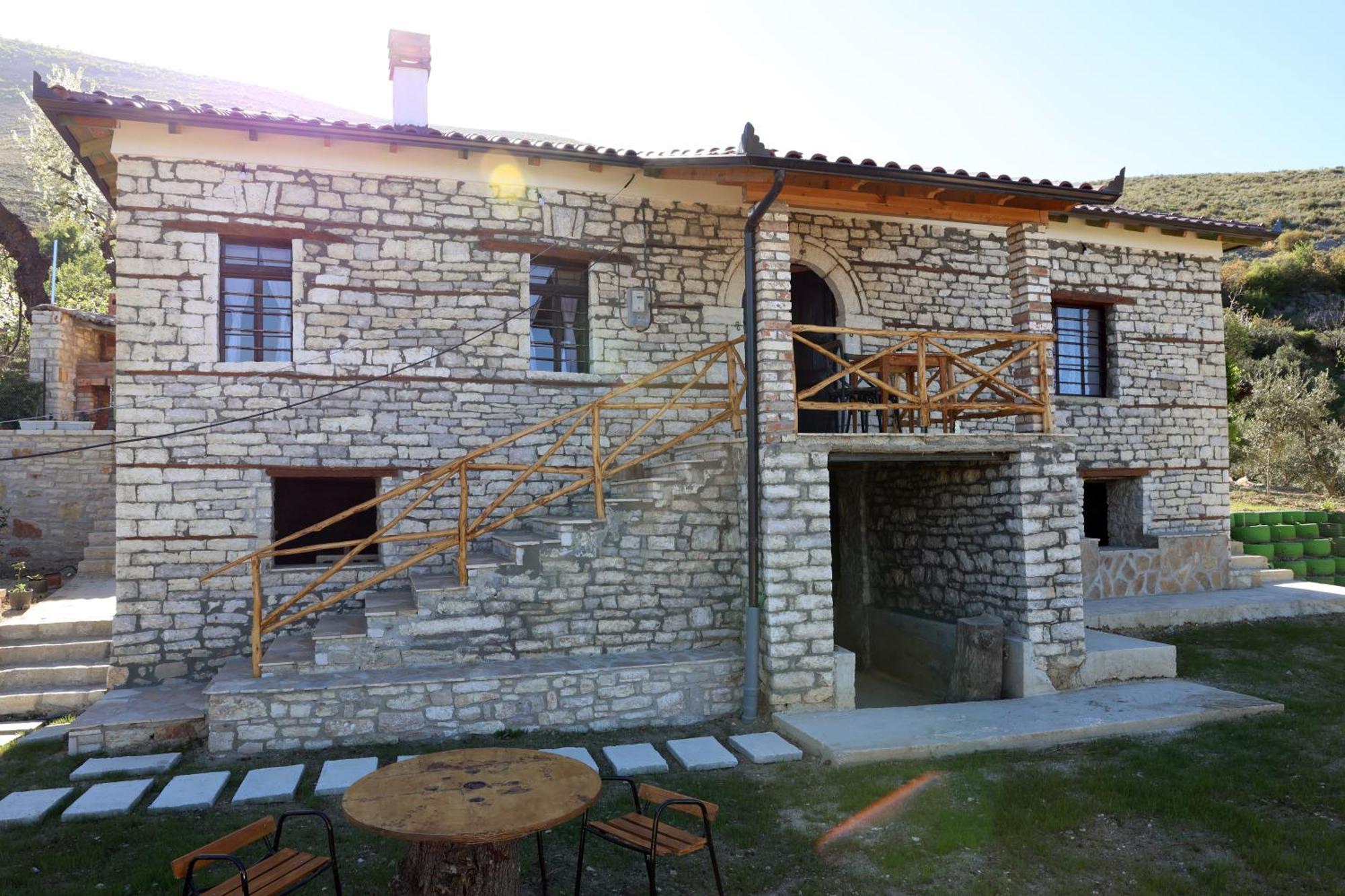 Villa Shpiragu Village Experience Berat Exterior photo